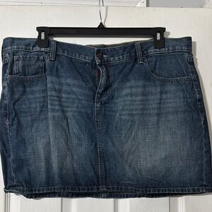 Women’s old navy mini skirt, denim size 18
